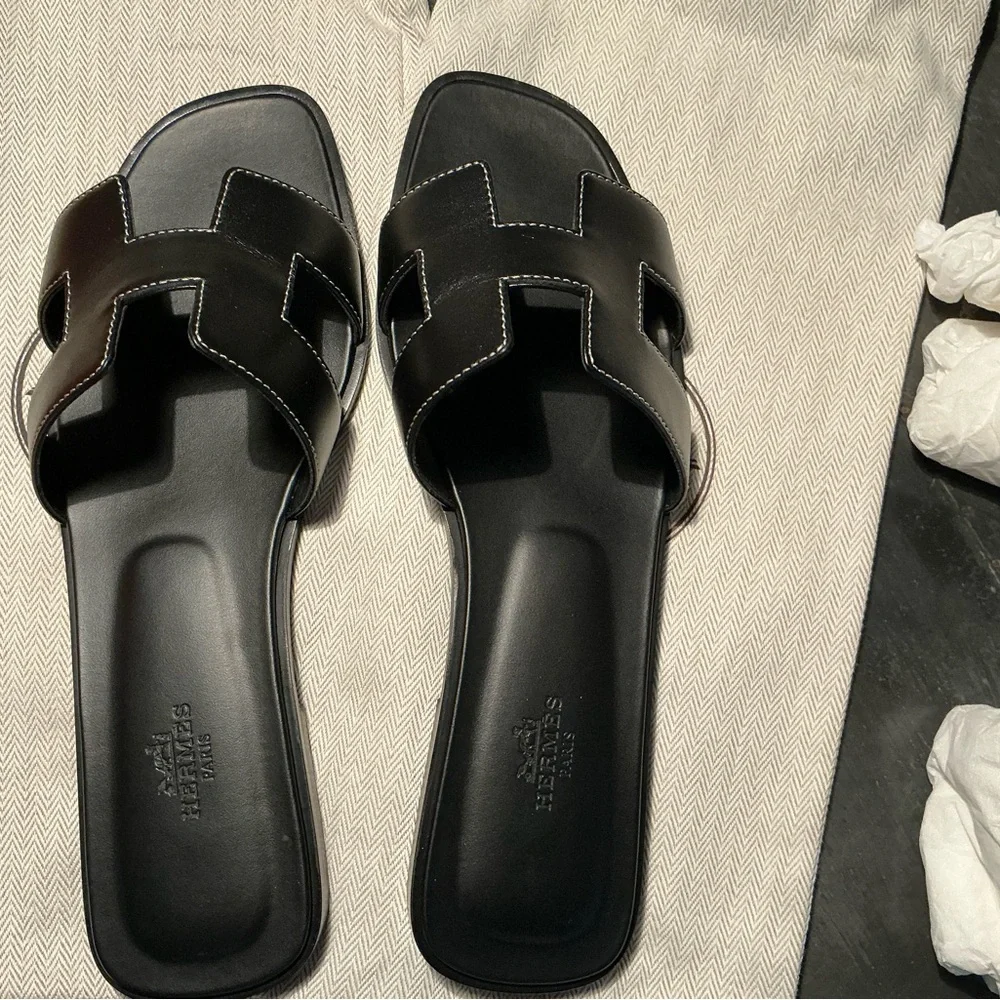 ‼️Authentic Hermès Oran Black Leather Slide Sandals EU39.5 - Picture 3 of 8